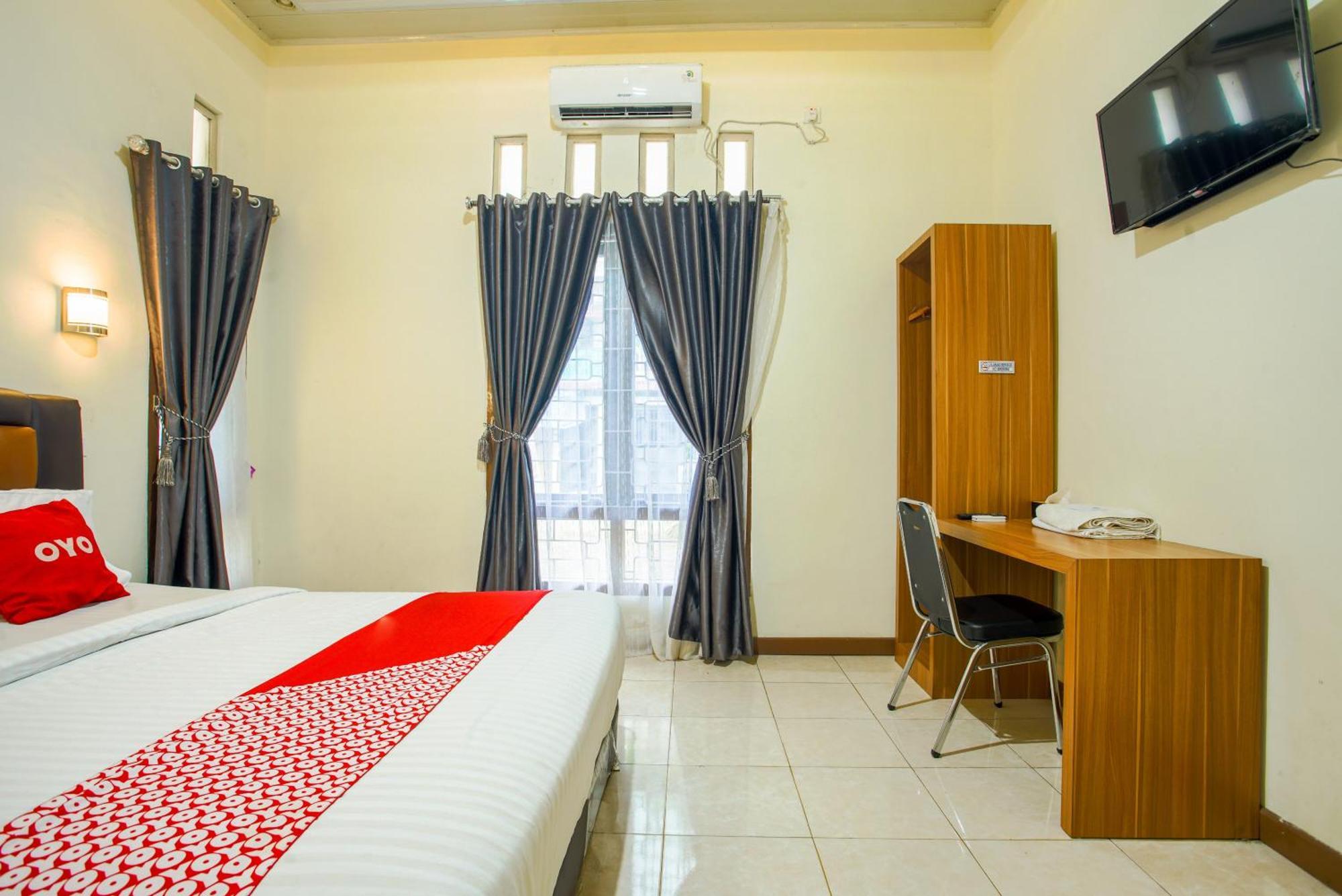 Capital O 90643 Suri Guest House Syariah Padang  Exterior foto