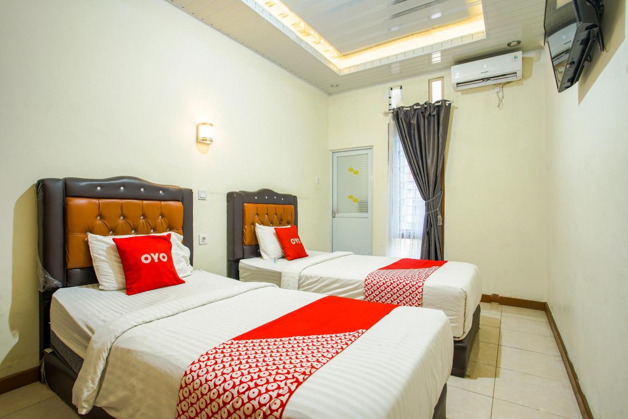 Capital O 90643 Suri Guest House Syariah Padang  Exterior foto