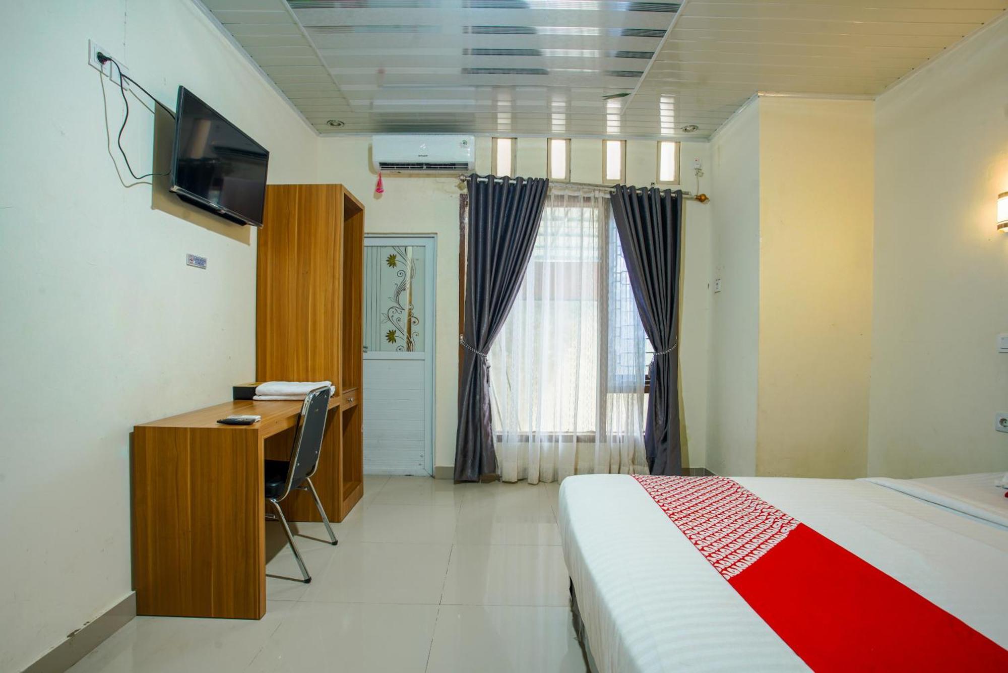 Capital O 90643 Suri Guest House Syariah Padang  Exterior foto